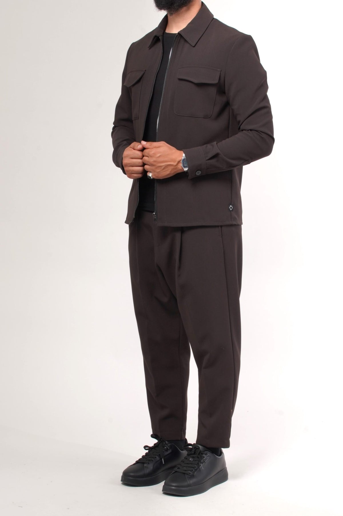 Néo-costume homme Amarin marron chocolat porté de face