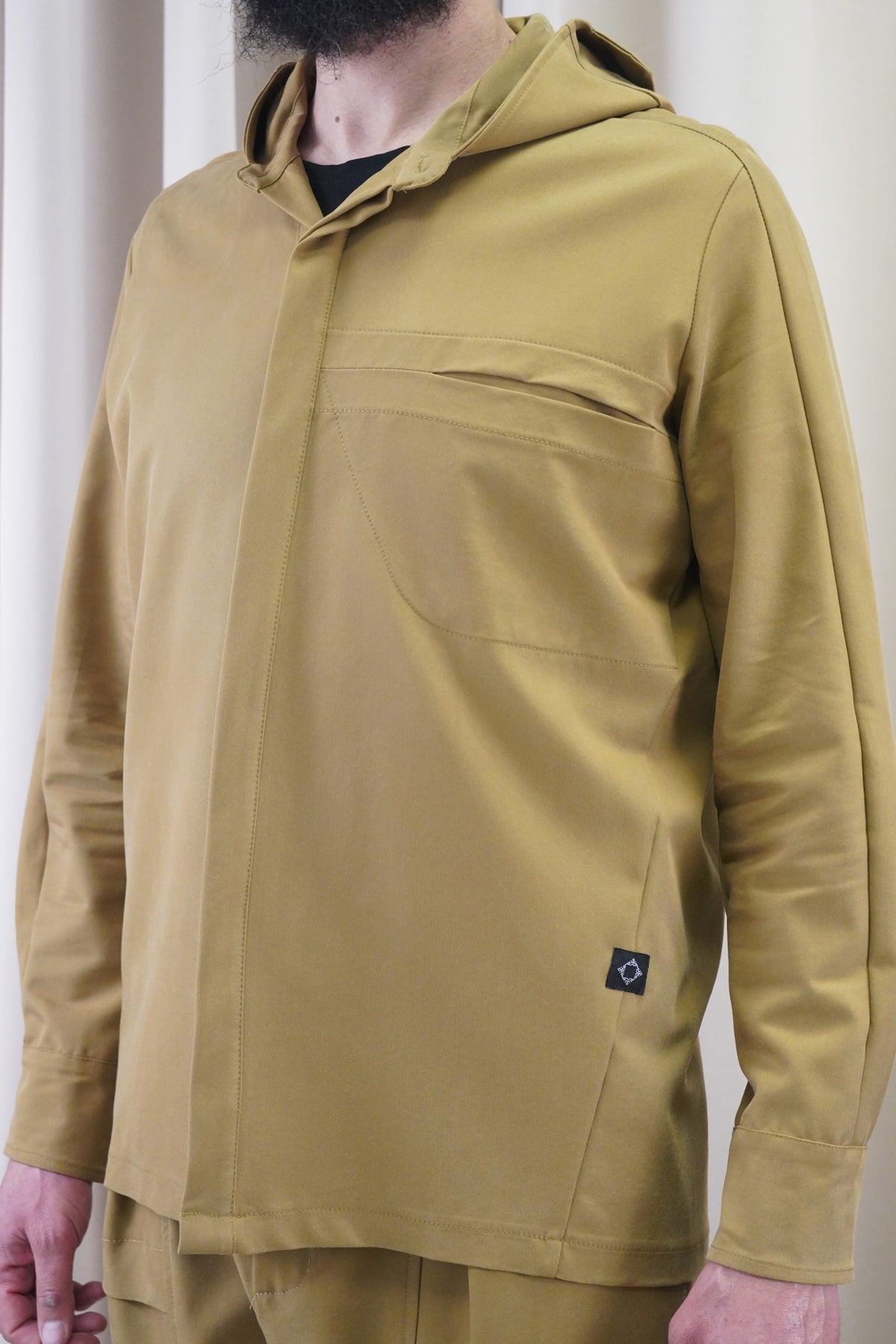 Veste Fallon beige camo fermée, poche poitrine surpiquée