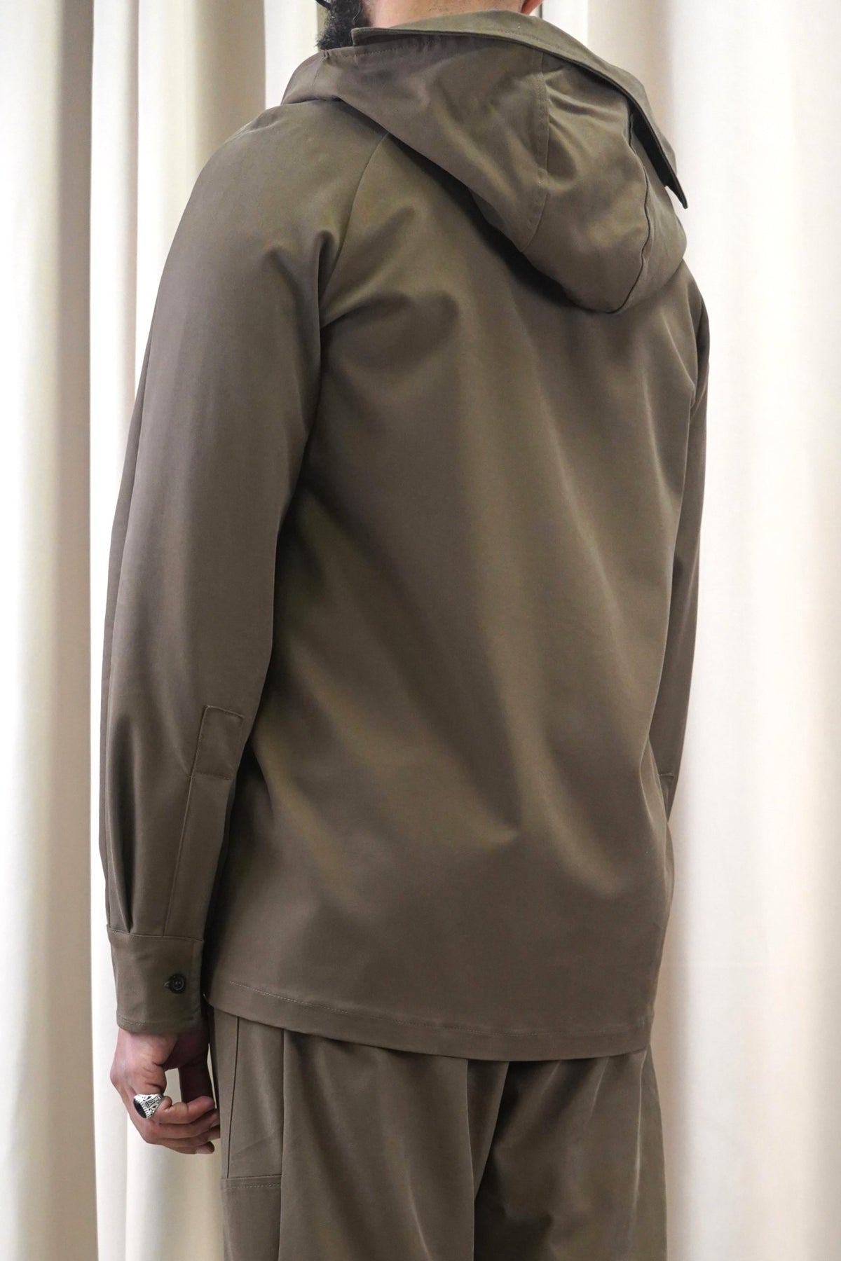 Veste Fallon marron tactique vue de dos, capuche doublée