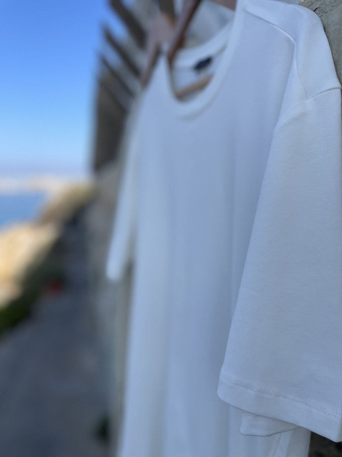 T-shirt blanc EMIR, l'un des essentiels du vestiaire homme