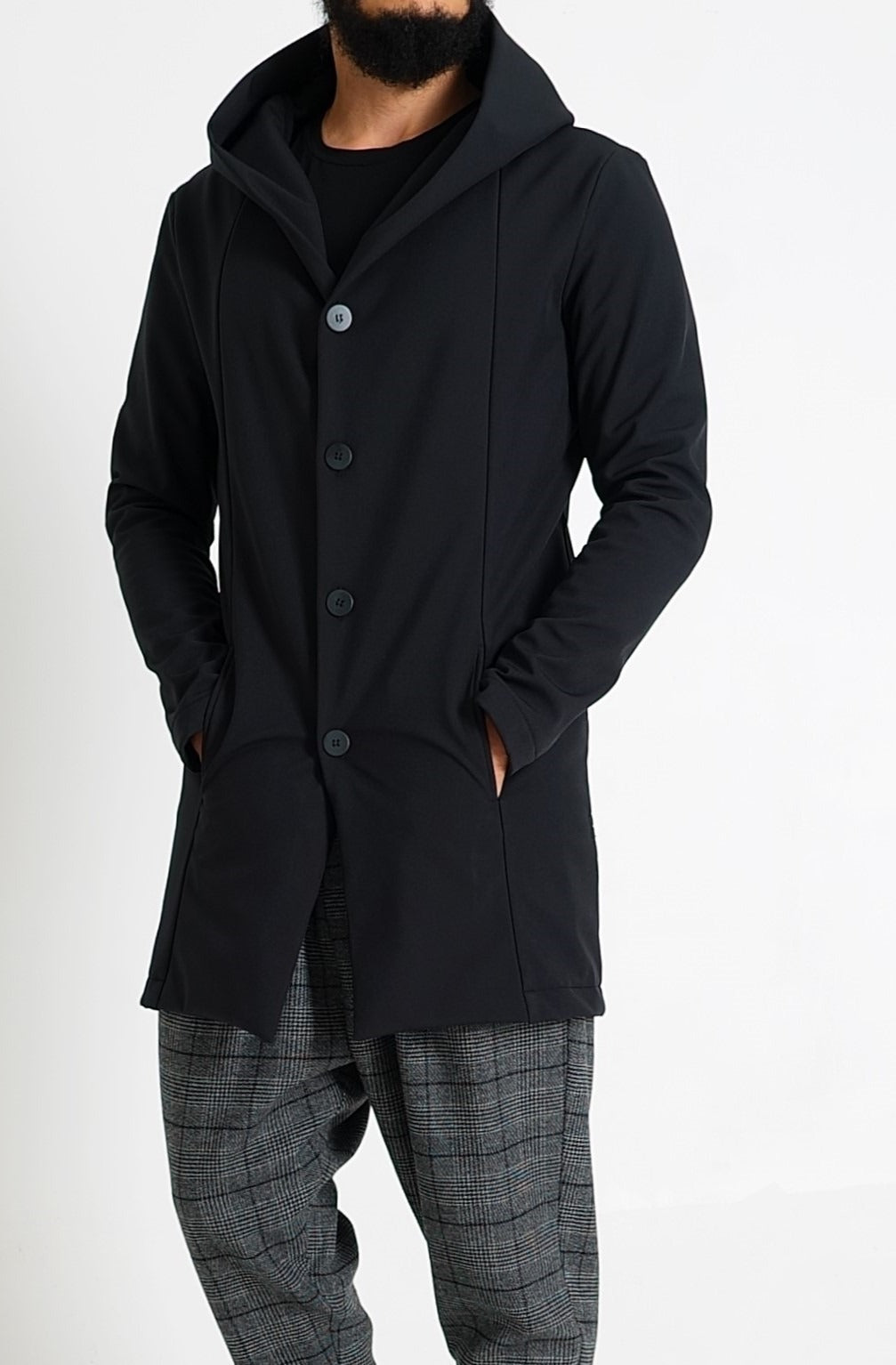 Cardigan long homme noir à capuche et quatre boutons