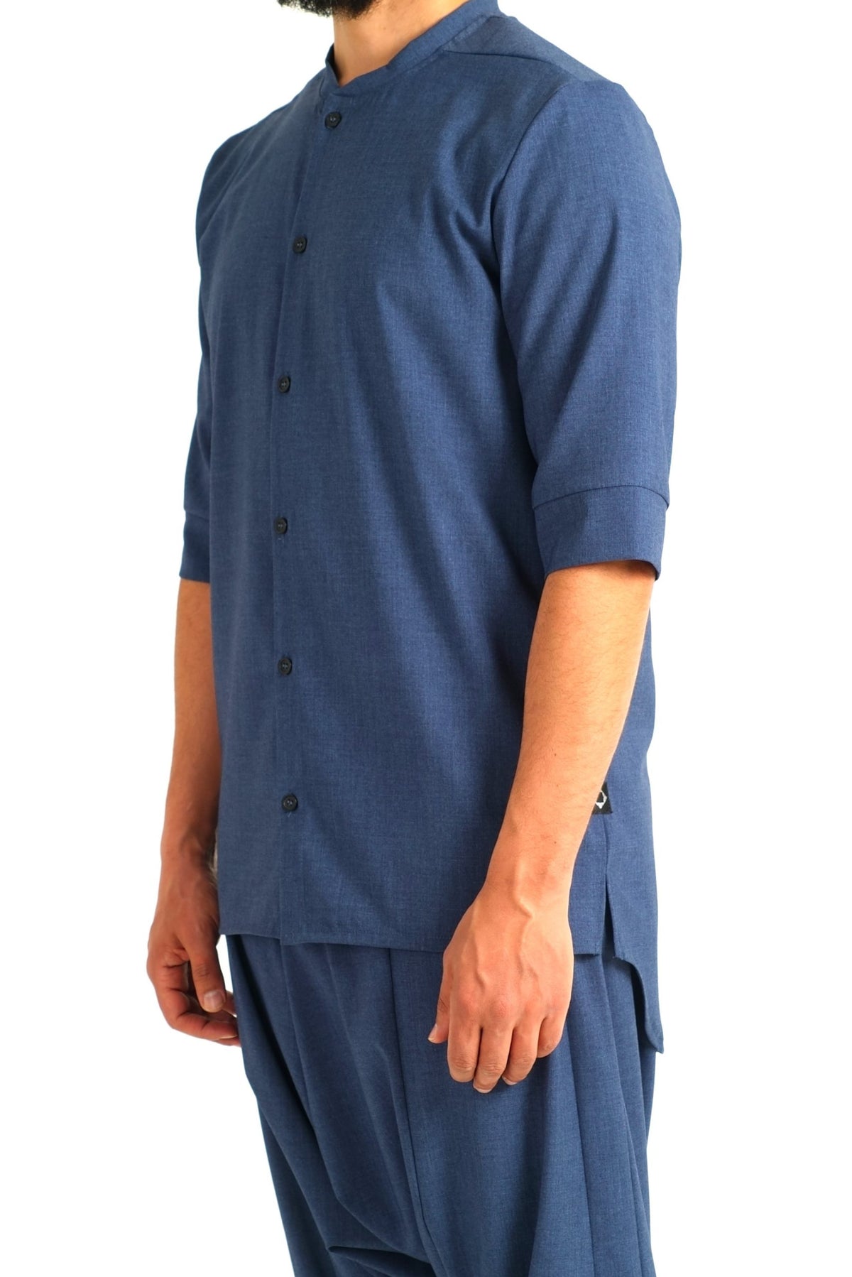 Chemise longue homme Chill bleu cendré de trois quarts