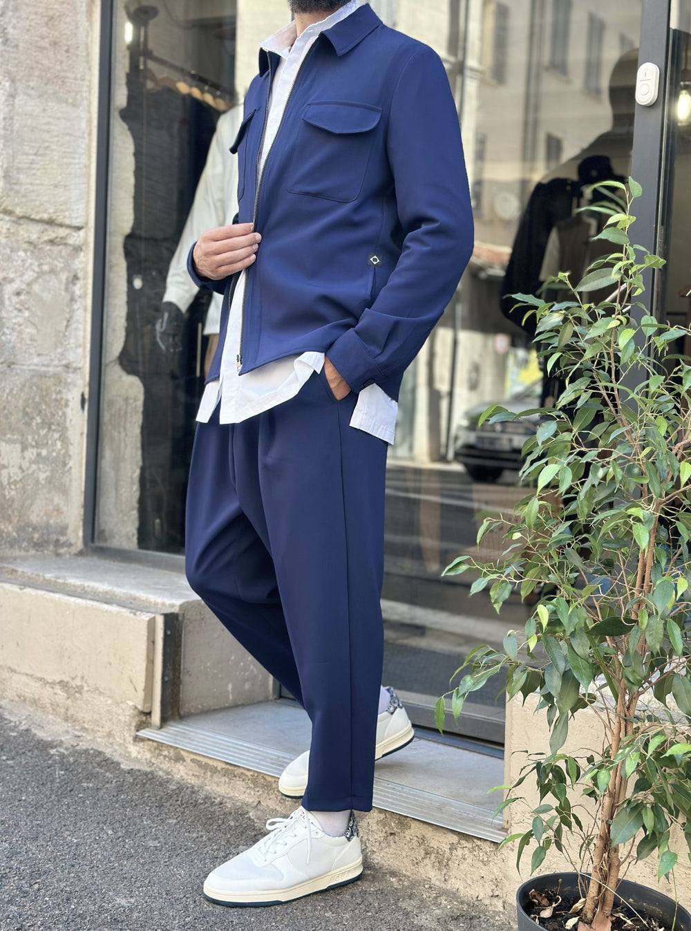 UN PANTALON DROIT