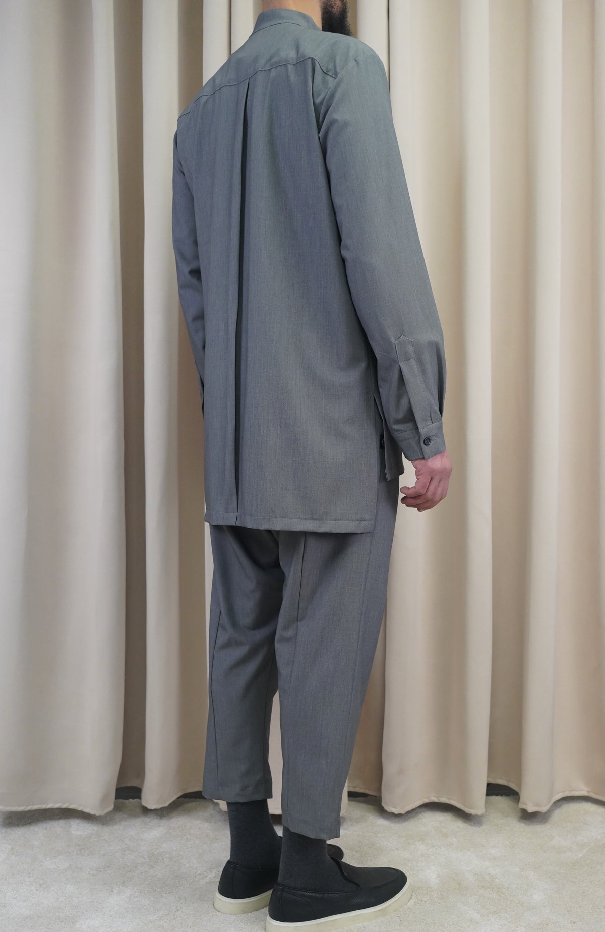 Ensemble NewFit mi-saison gris chiné vu de dos