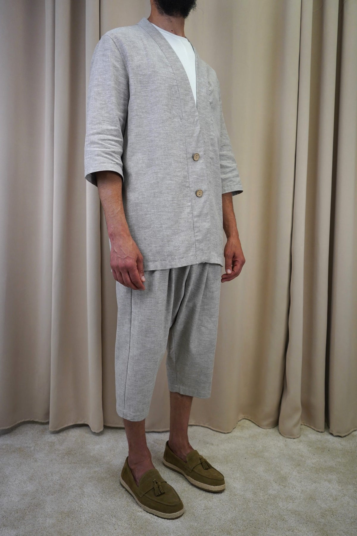 Ensemble Hanten gris chiné de trois quarts, tenue d'été ample et pudique