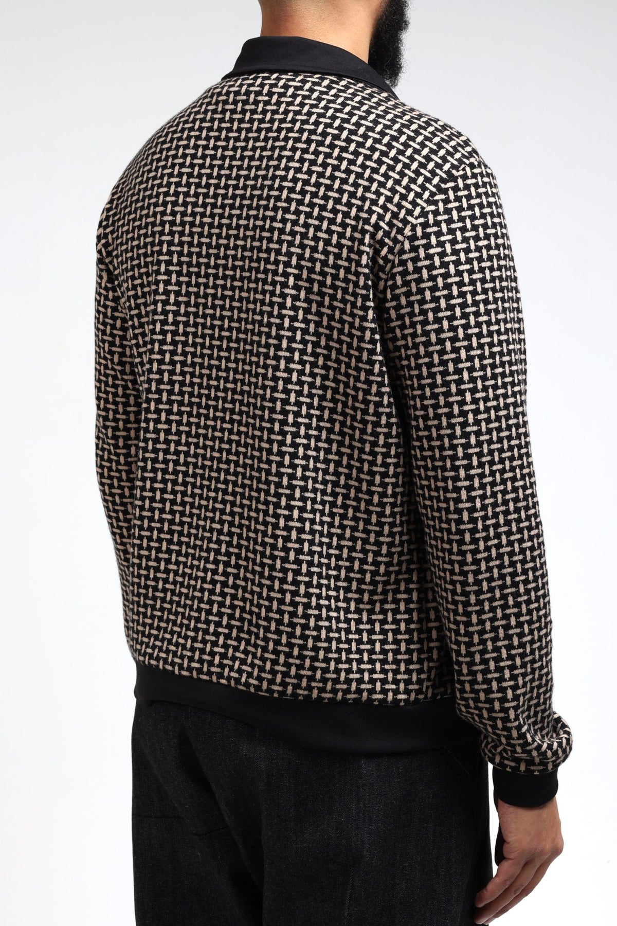 Gilet col polo noir et beige amande vu de dos, maille vintage