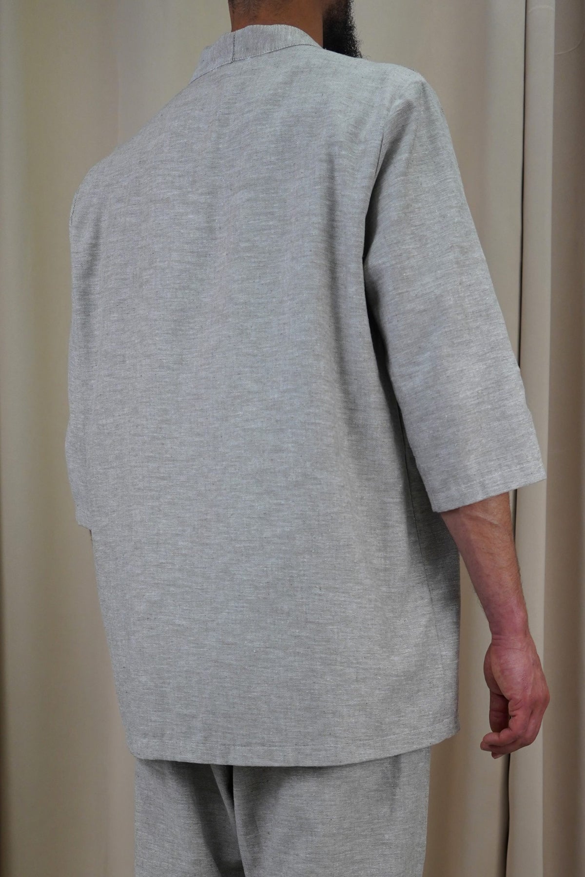 Kimono Hanten gris chiné vu de dos, veste d'été homme