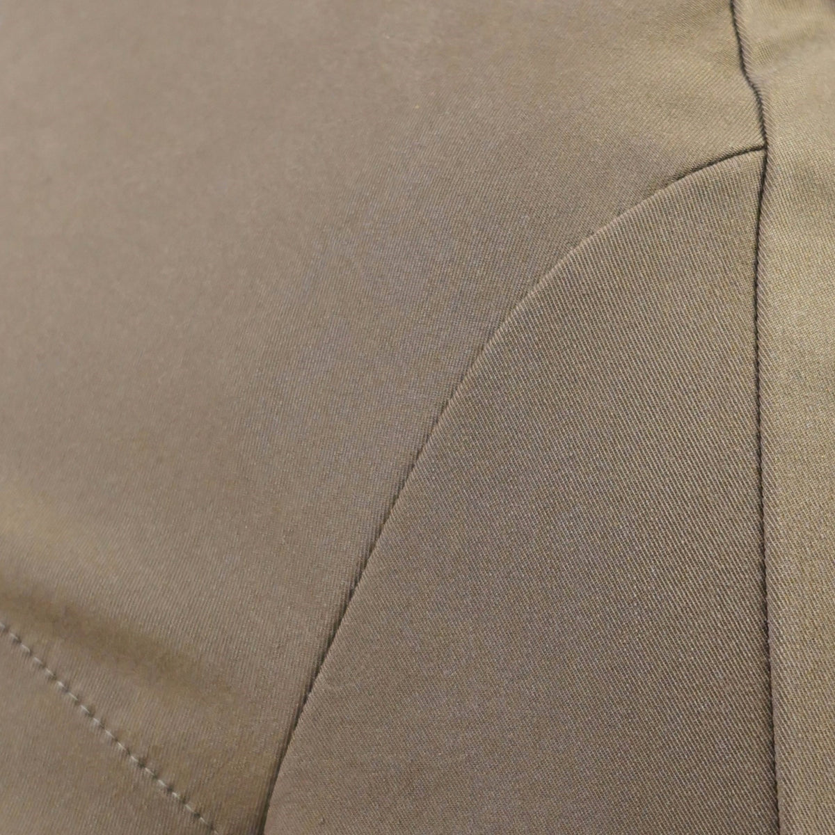 Détail du tissu au toucher suédine de la veste Fallon