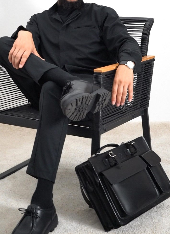UN CARTABLE EN CUIR POUR HOMME
