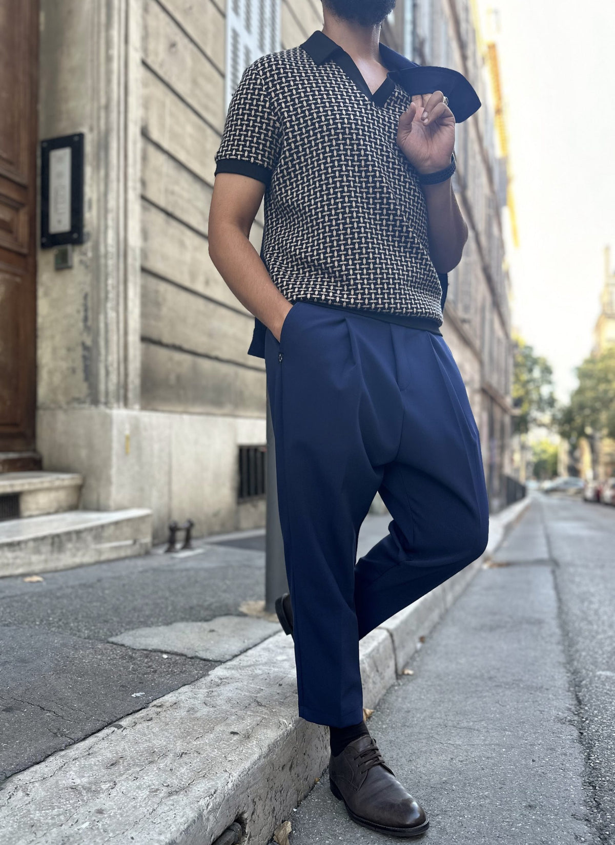 UN PANTALON LARGE STYLE OFFICIER