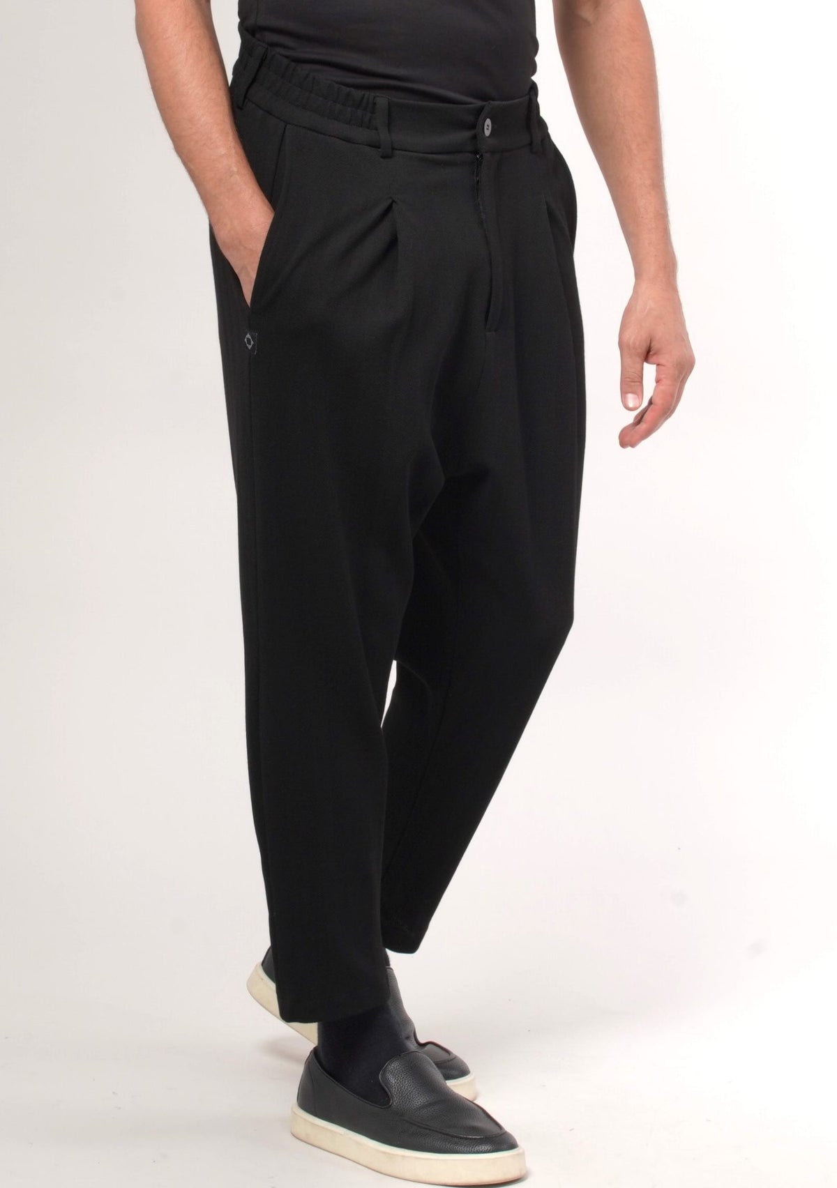 Pantalon à pinces Dunes hiver noir de trois quarts, coupe large