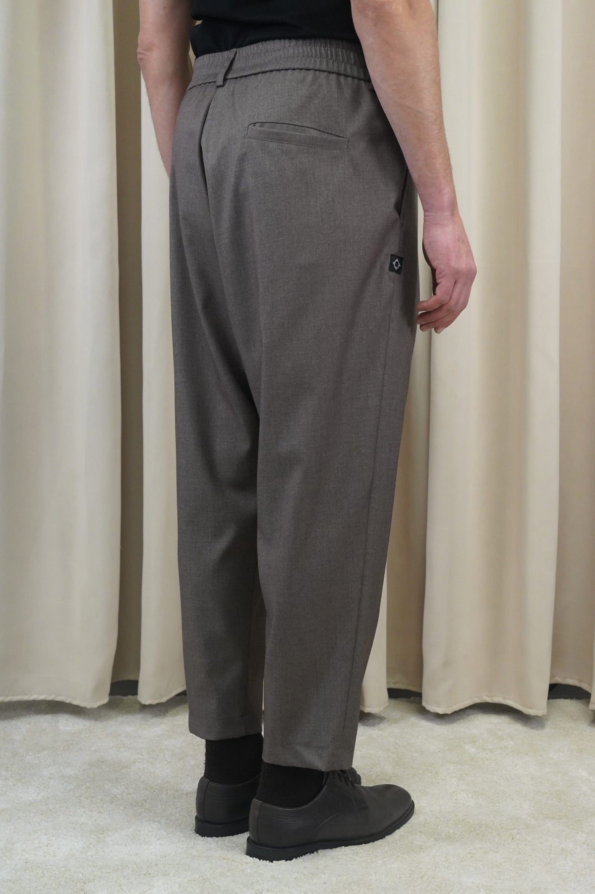 Pantalon Dunes marron glacé vu de dos