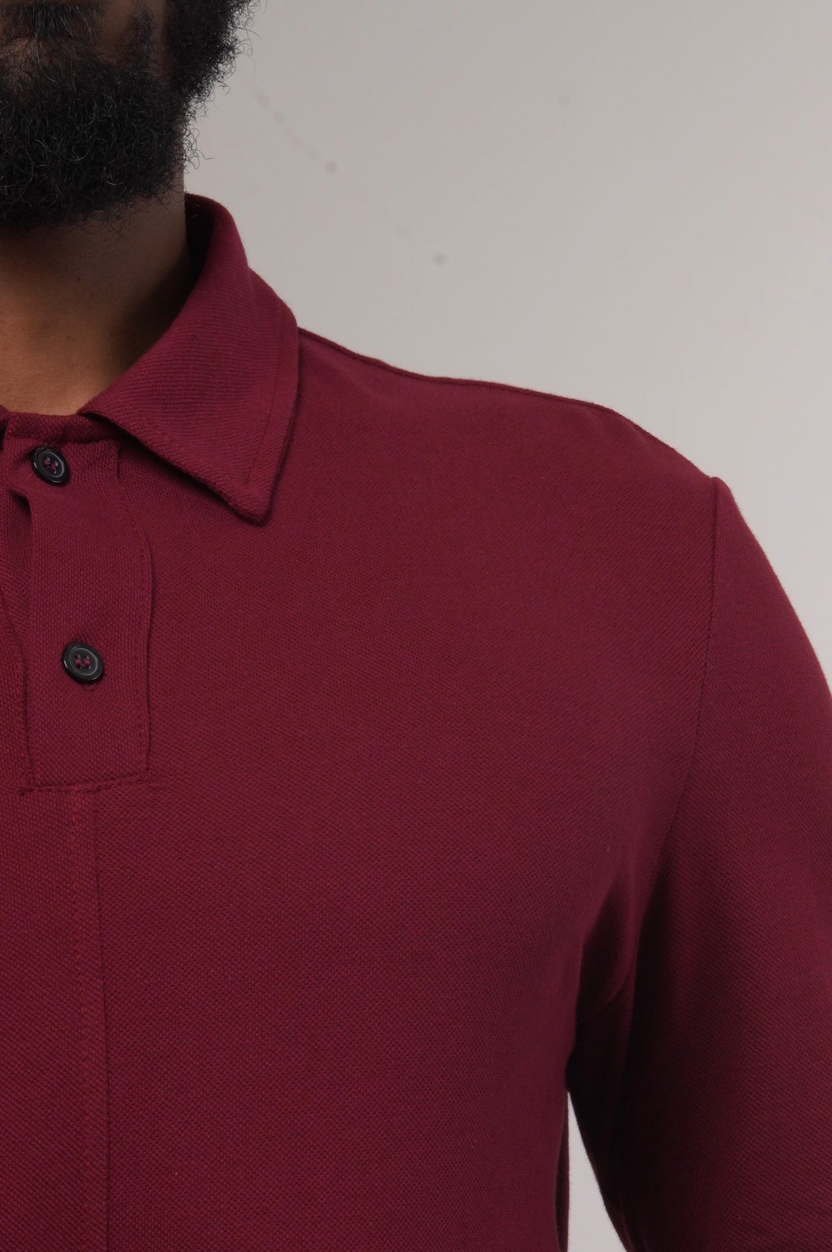 Détail du col et des boutons du polo long Classy bordeaux