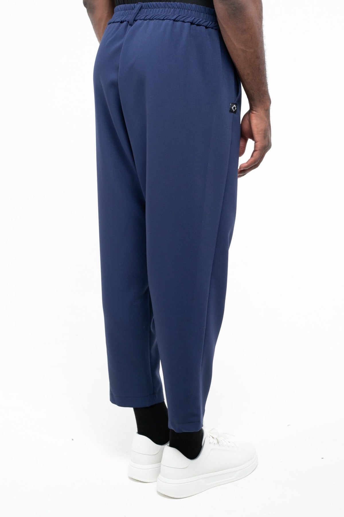 Pantalon droit Amarin bleu marine vu de dos