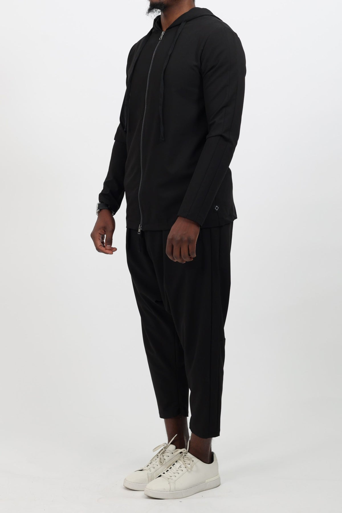 Survêtement homme sport chic noir de profil