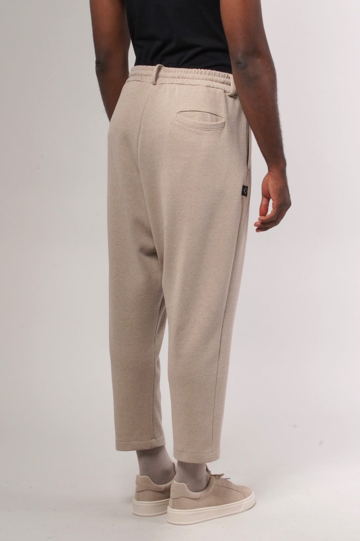 Jogpants Vietri grège vu de dos, coupe 7/8