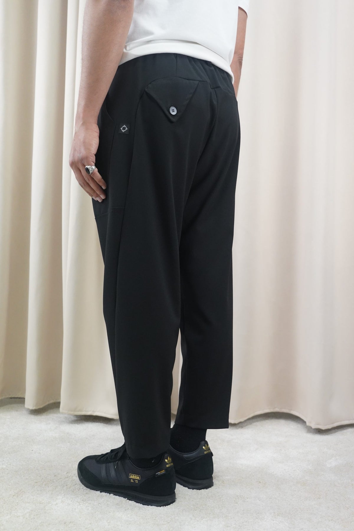 Pantalon sarouel Bowman noir vu de dos