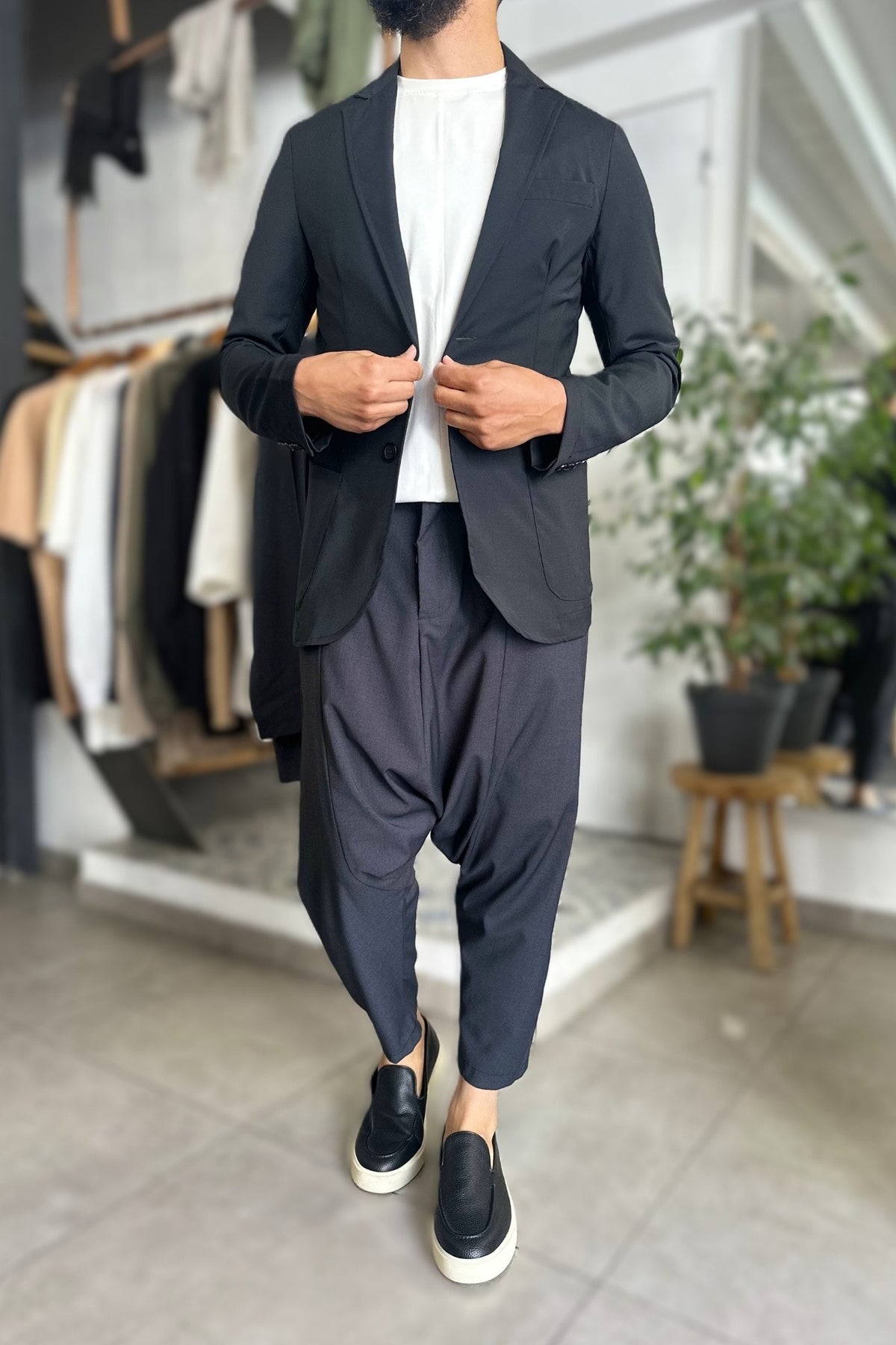 À L'AISE DANS SON BLAZER