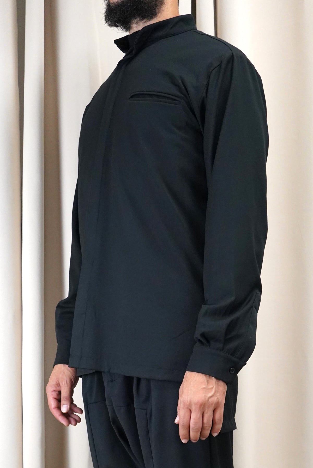 Qamis noir