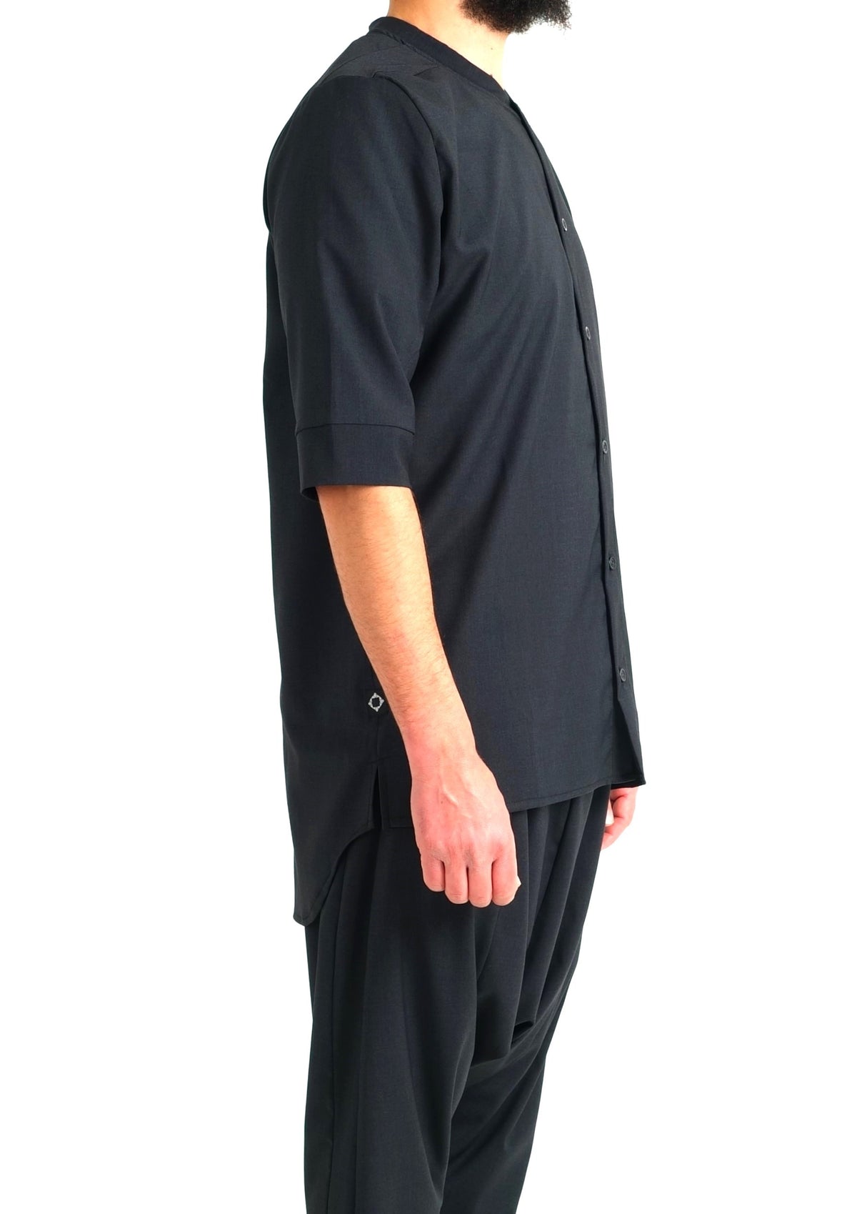 Chemise longue Chill noir boulevard de profil