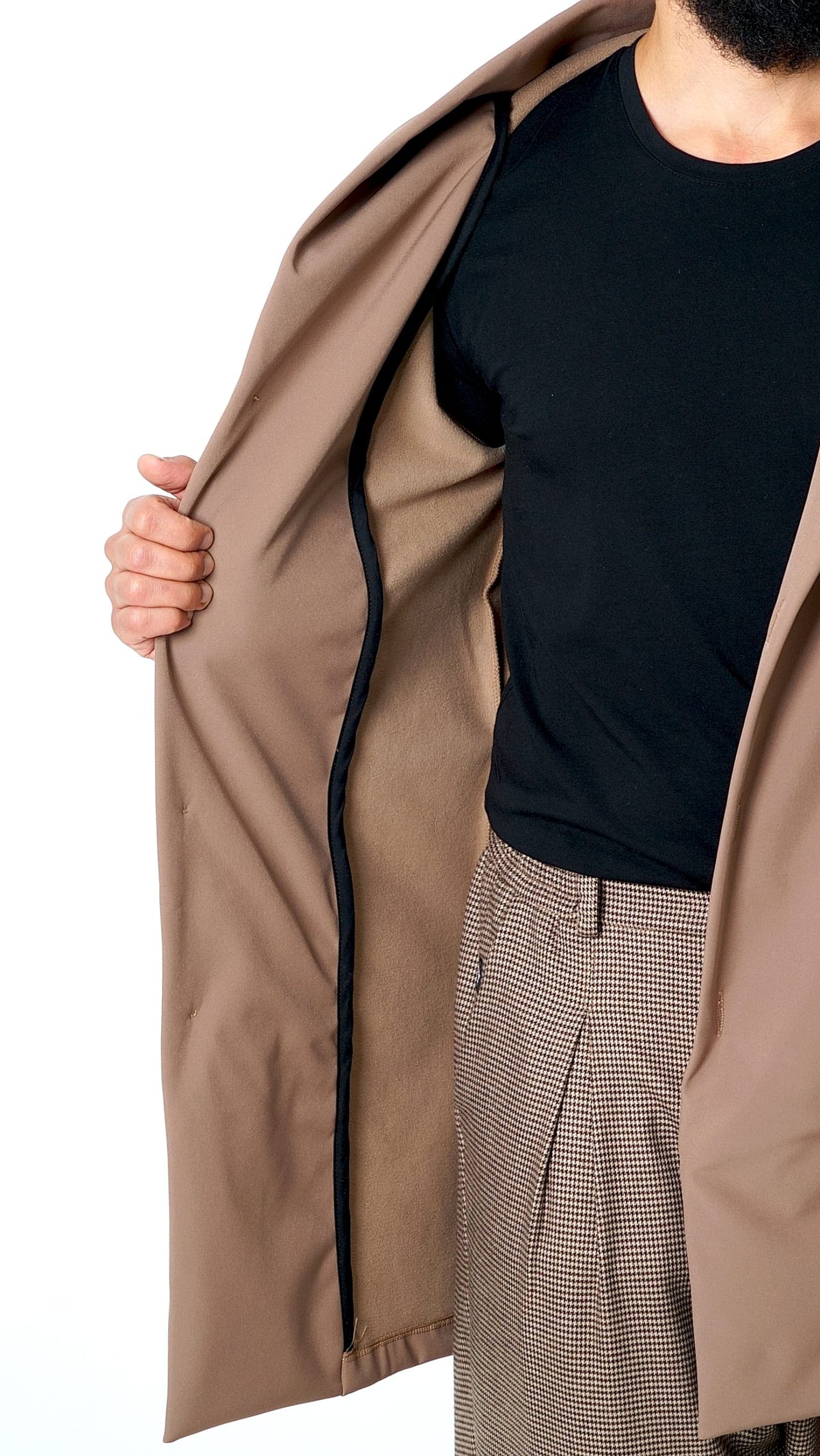 Intérieur du cardigan long homme camel, finitions bi-matière