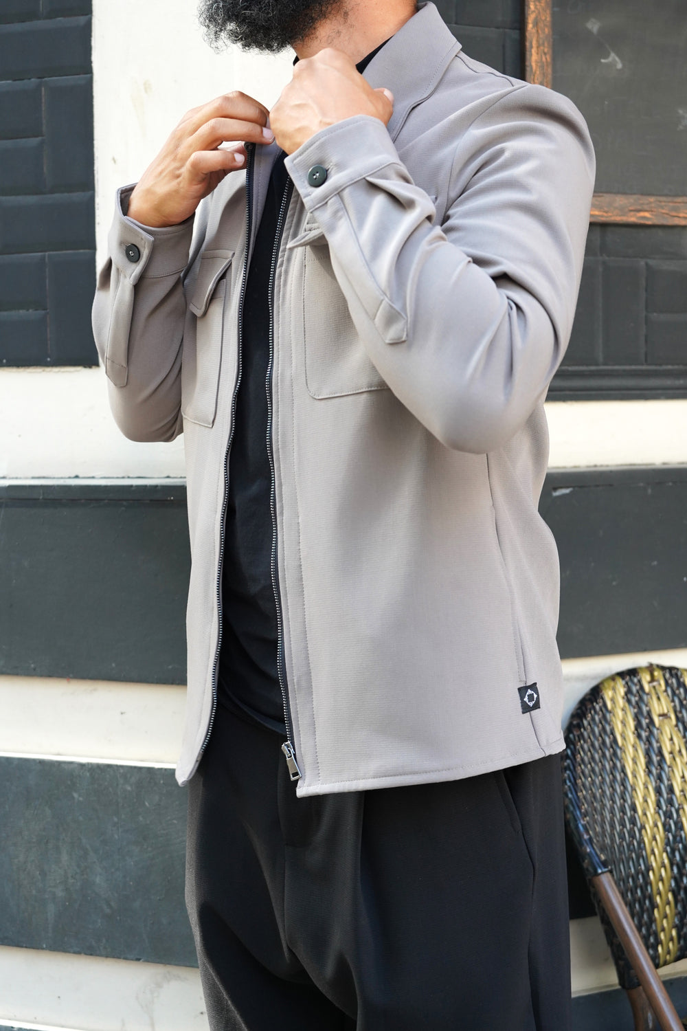UN BLAZER "DÉCONTRACTÉ"