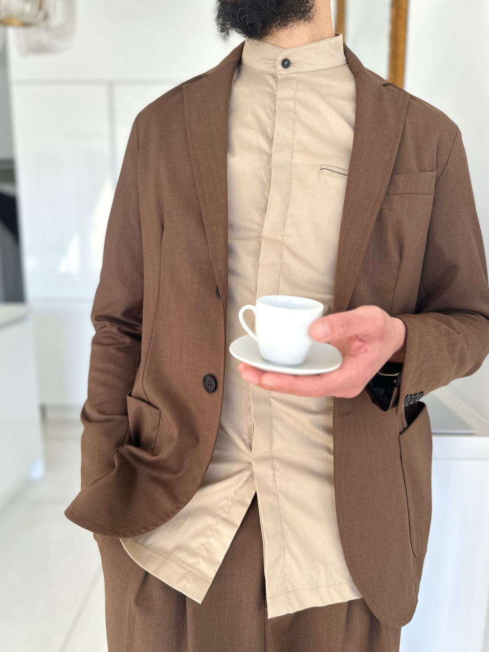 LA VESTE DE COSTUME SELON EMIR
