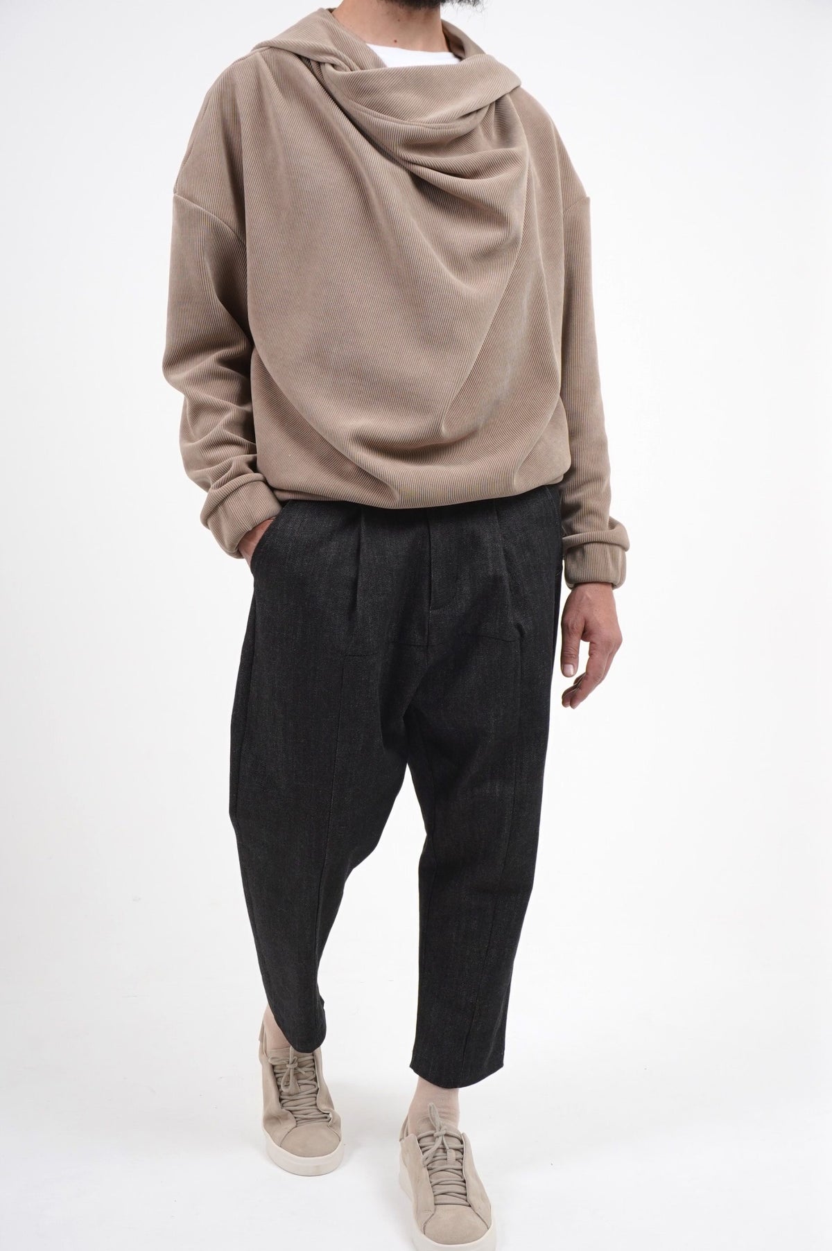 Pull homme Boho beige à col drapé de trois quarts, sarouel noir